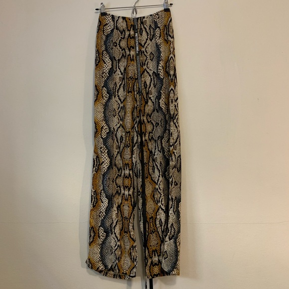 PrettyLittleThings Snake Skin Print Pants - Picture 1 of 5